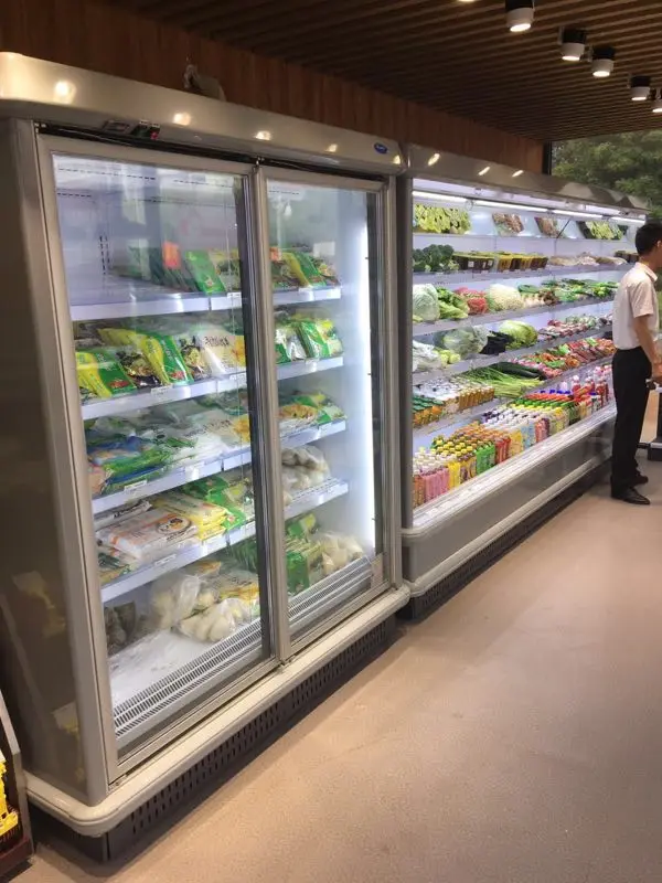 Prezzo di fabbrica dell'attrezzatura di refrigerazione 4 porte in vetro per bevande refrigeratore verticale display frigorifero frigorifero frigorifero congelatore