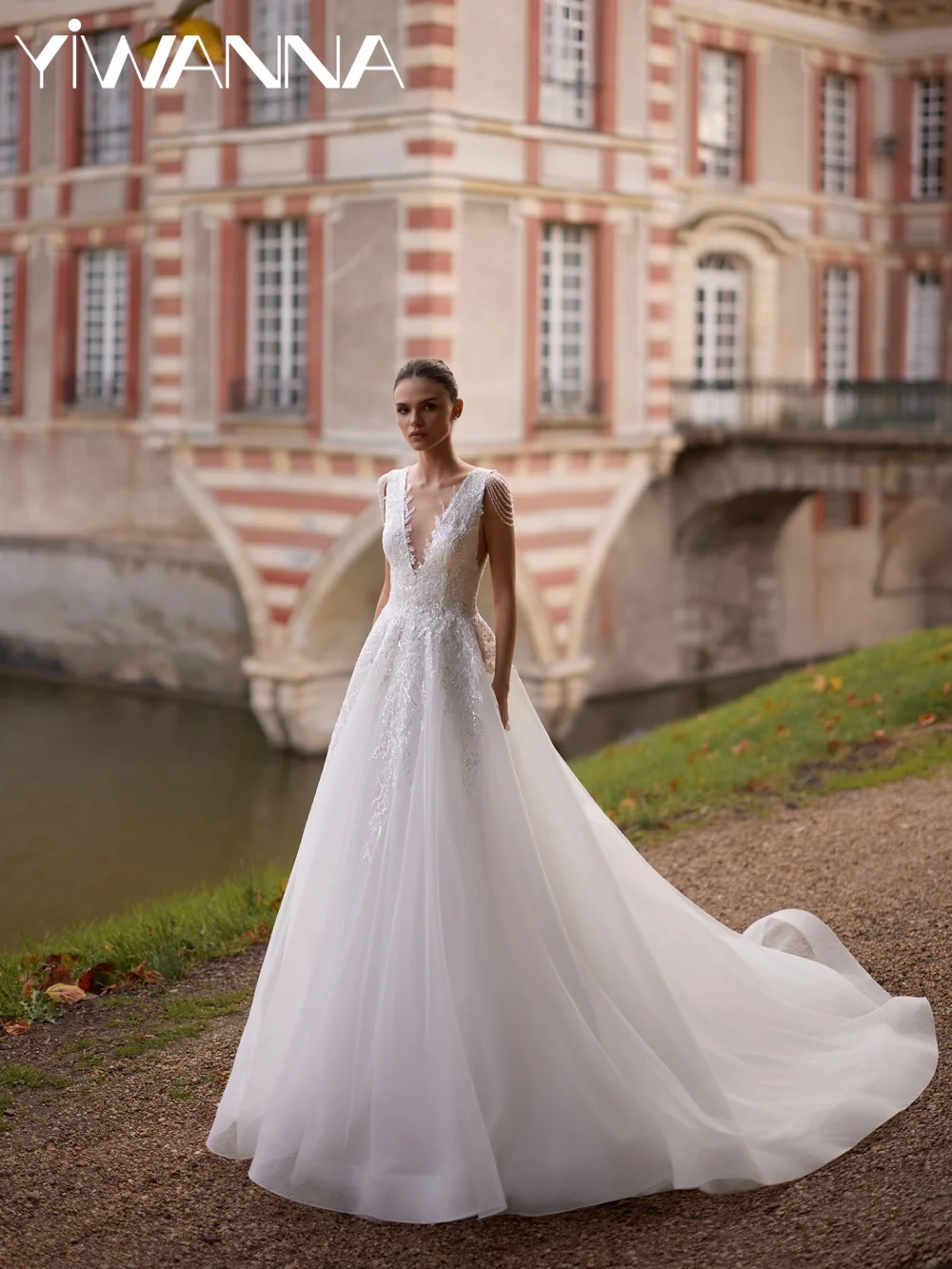 

Shimmering Lace Appliques Wedding Dress Illusion Deep V-neck Backless Bridal Gown Customized A-line Tulle Dresses For Bride