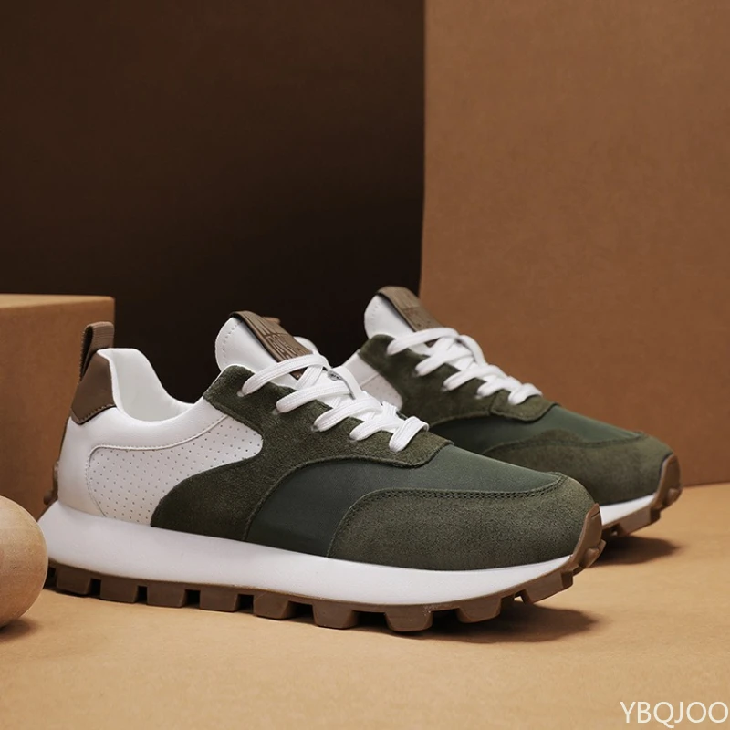 أحذية الجري الرياضية غير الرسمية الجديدة للخريف والشتاء للرجال بنعال سميكة ومضادة للانزلاق ومقاومة للاهتراء وعصرية ومتعددة الاستخدامات