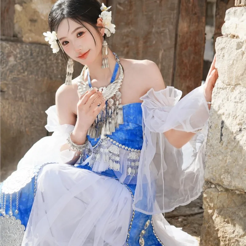 

The new tie-dyed girl's national costume breast skirt set performance photo