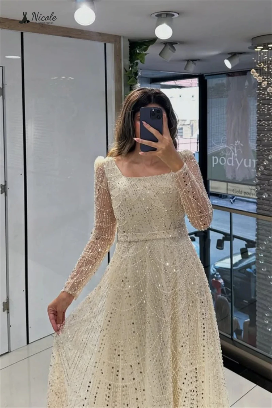 Nicole ligne une femme robe élégante de luxe col carré robe de bal luxueuse 2025 sur mesure robes de soirée luxueuses pour femmes