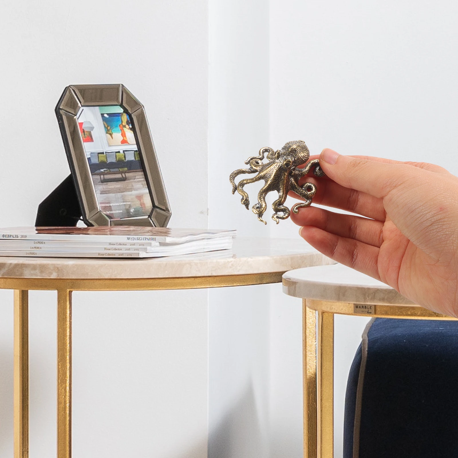 

Small Copper Octopus Statue Vintage Copper Craft Desktop Office Decor Creative Metal Octopus Sculpture Indoor Table Decoration