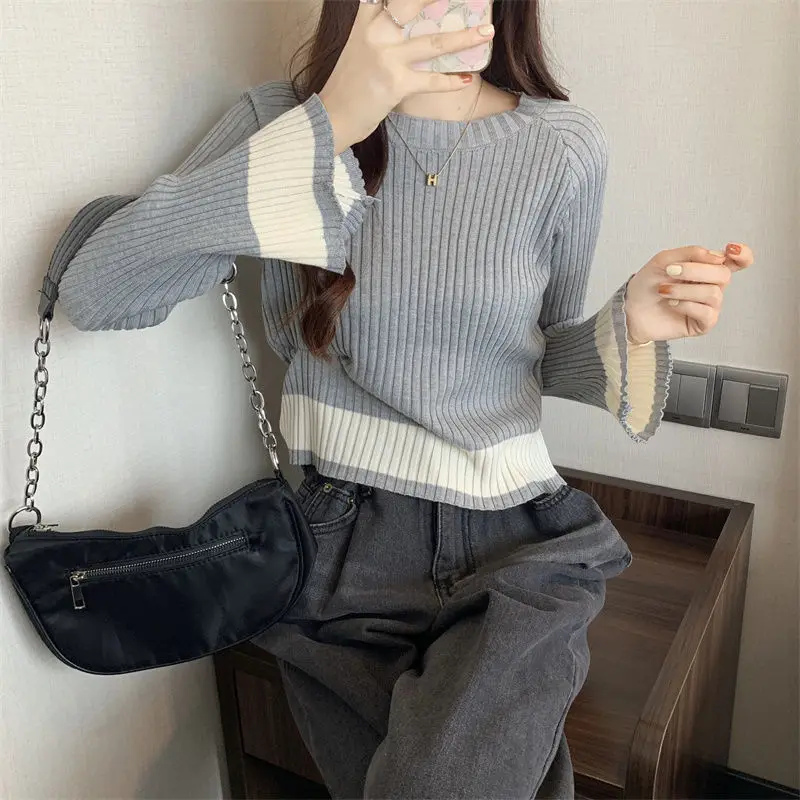 

Versatile Long Sleeved Knitted Sweater for Women's Spring New Top Hong Kong Style Slimming Short Style Worn as a Base Shirt