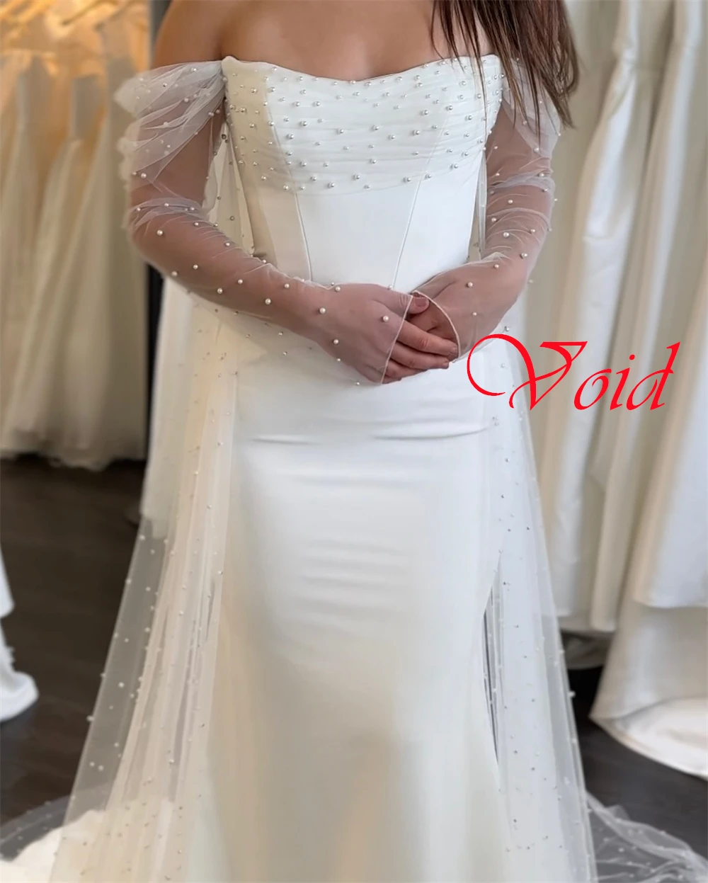 Robes de mariée en mousseline de soie blanche personnalisées, élégantes, sans bretelles, épaules dénudées, manches longues, robe de mariée avec traîne chapelle, robe sirène