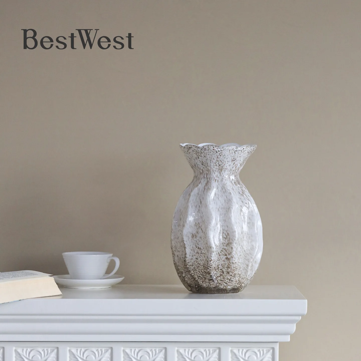 Retro Creative Glass Vase Medieval Ornament Hydroponic Small Flower Ware Exquisite Home Decor for Living Room Dining Table