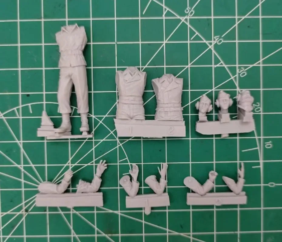 1/35 Scale Resin Figure Assembled Model Kit Hobby Miniature Tank Soldier 3 People Unassembled and Unpainted DIY Toys 2265