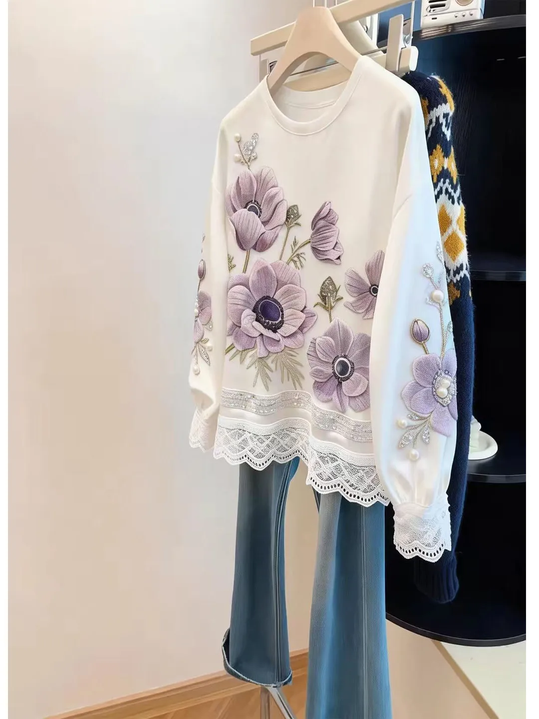 2026 New Style Beautiful Floral Lace Splicing T-Shirt Women's Premium Feeling Long Sleeve round Neck Anti-Stain Durable