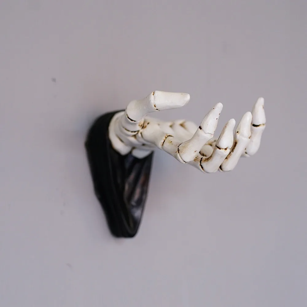 

Resin Skull Hand Wall Hook Skeleton Hand Storage Hook Wall Hanger Decoration Sculpture Wall Simulation Ghost Hand Statue