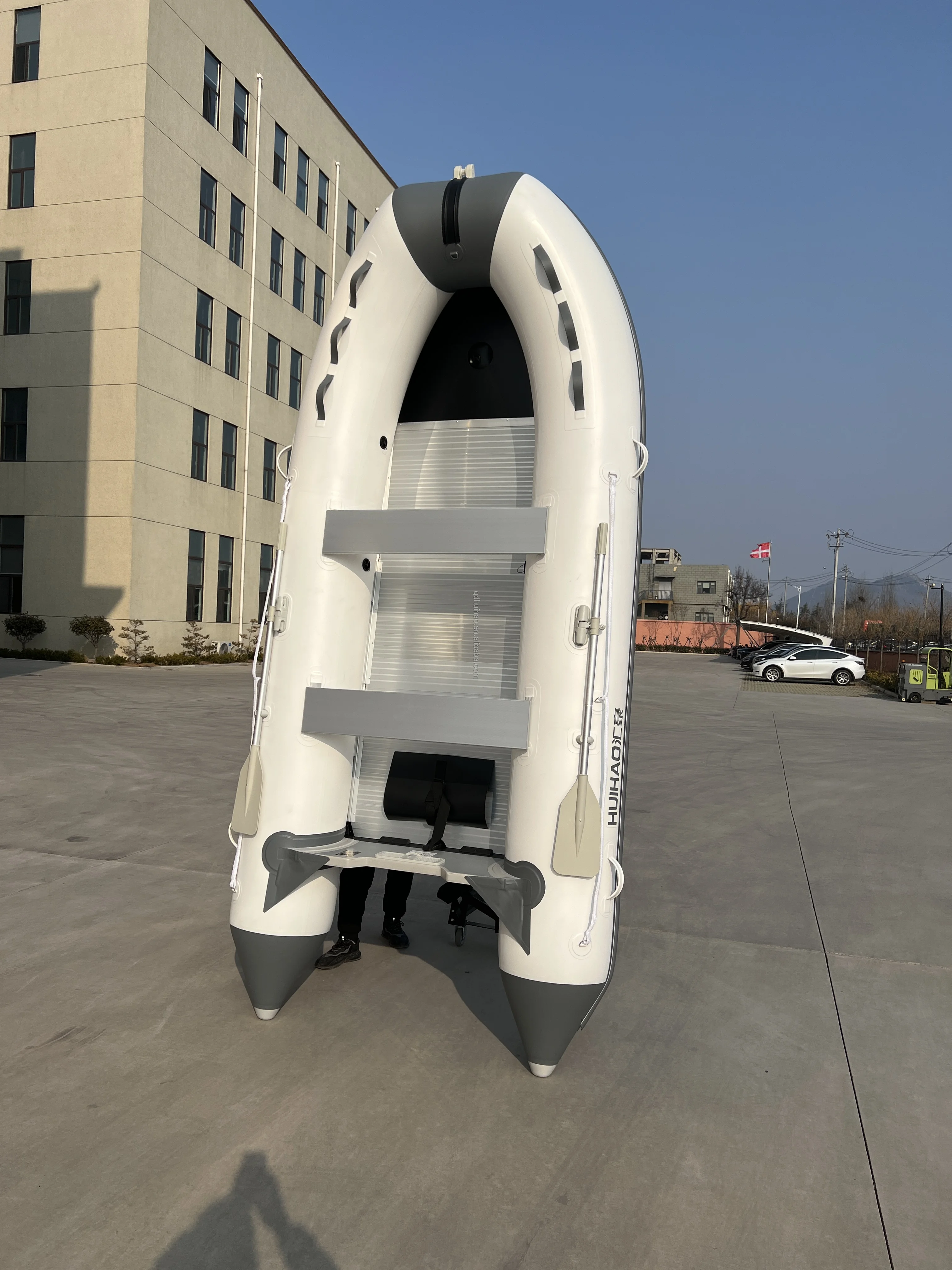 

3,8-метровая алюминиевая лодка RIB для рыбалки с надувными баллонами из ПВХ/гипалона, подвесным бензиновым двигателем, дистанционным управлением, грузоподъемность 530 кг