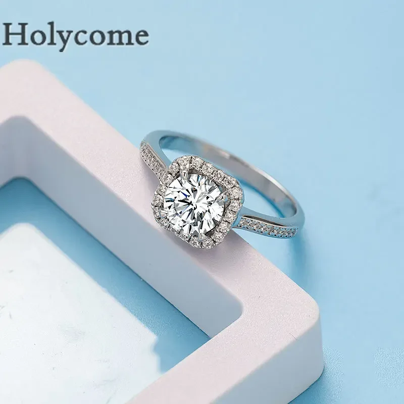 Hot Sale Holycome Moissanite Trendy RING Sterling S925 Silver Plated Round Cut VVS1 Clarity Dazzling Gems Jewelry Personalized