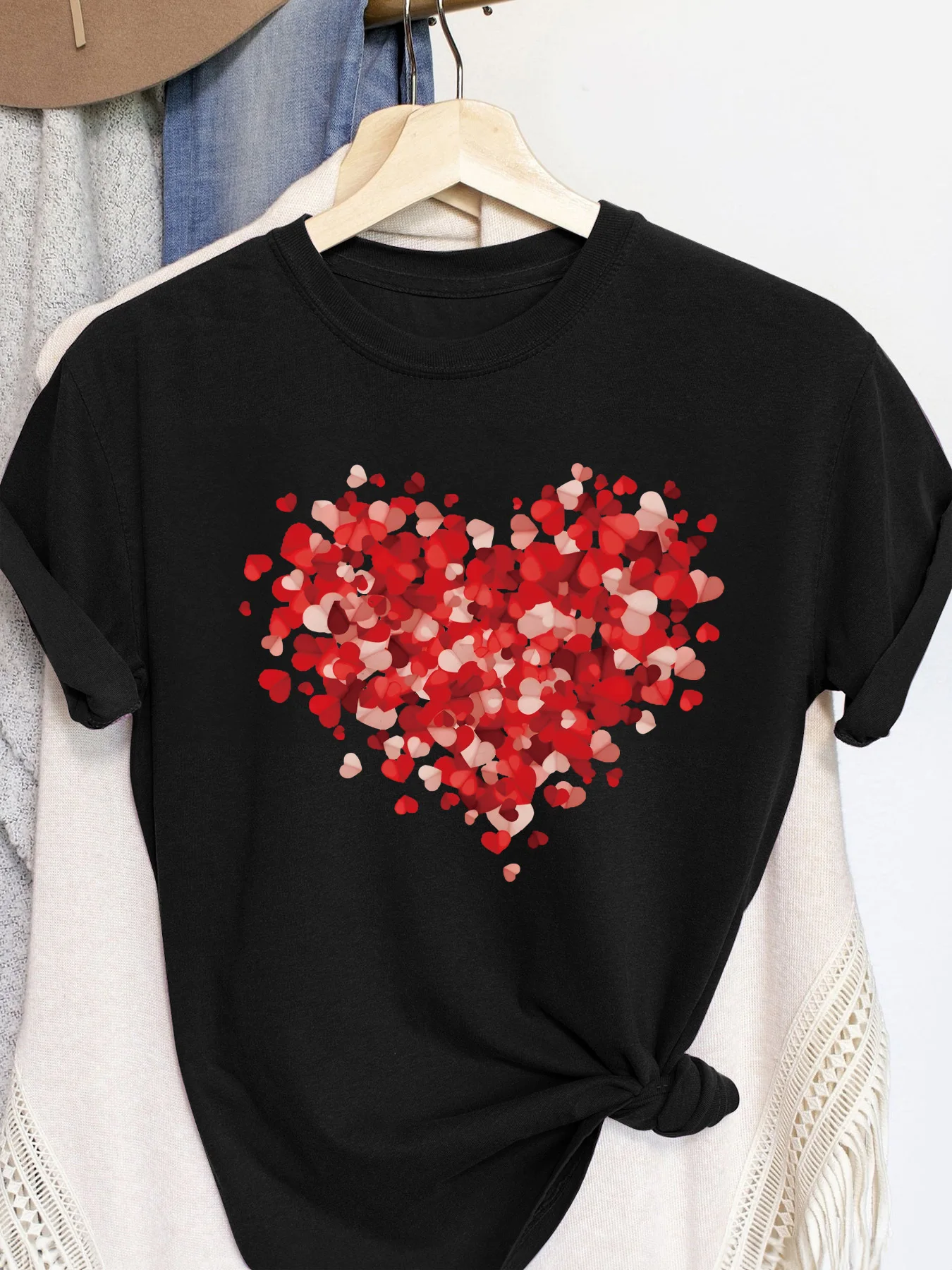 

Футболка с графическим принтом в виде сердца, повседневный топ с круглым вырезом и короткими рукавами для лета и весны, женская одежда