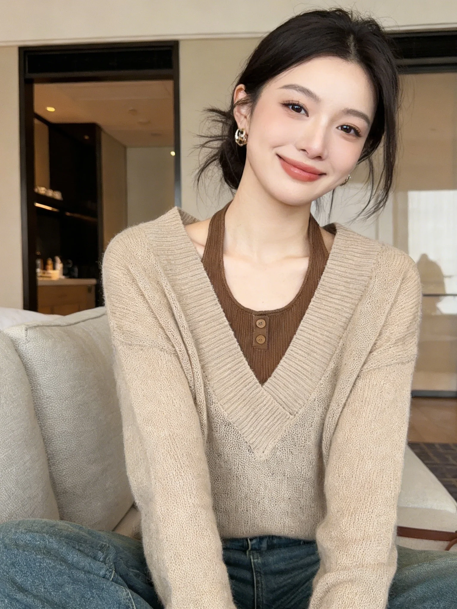 

Korean Style Long Sleeve Knitted Sweater Women's Spring New Slimming Top V-Neck Fake Two-Piece Neck Hanging Fashionable