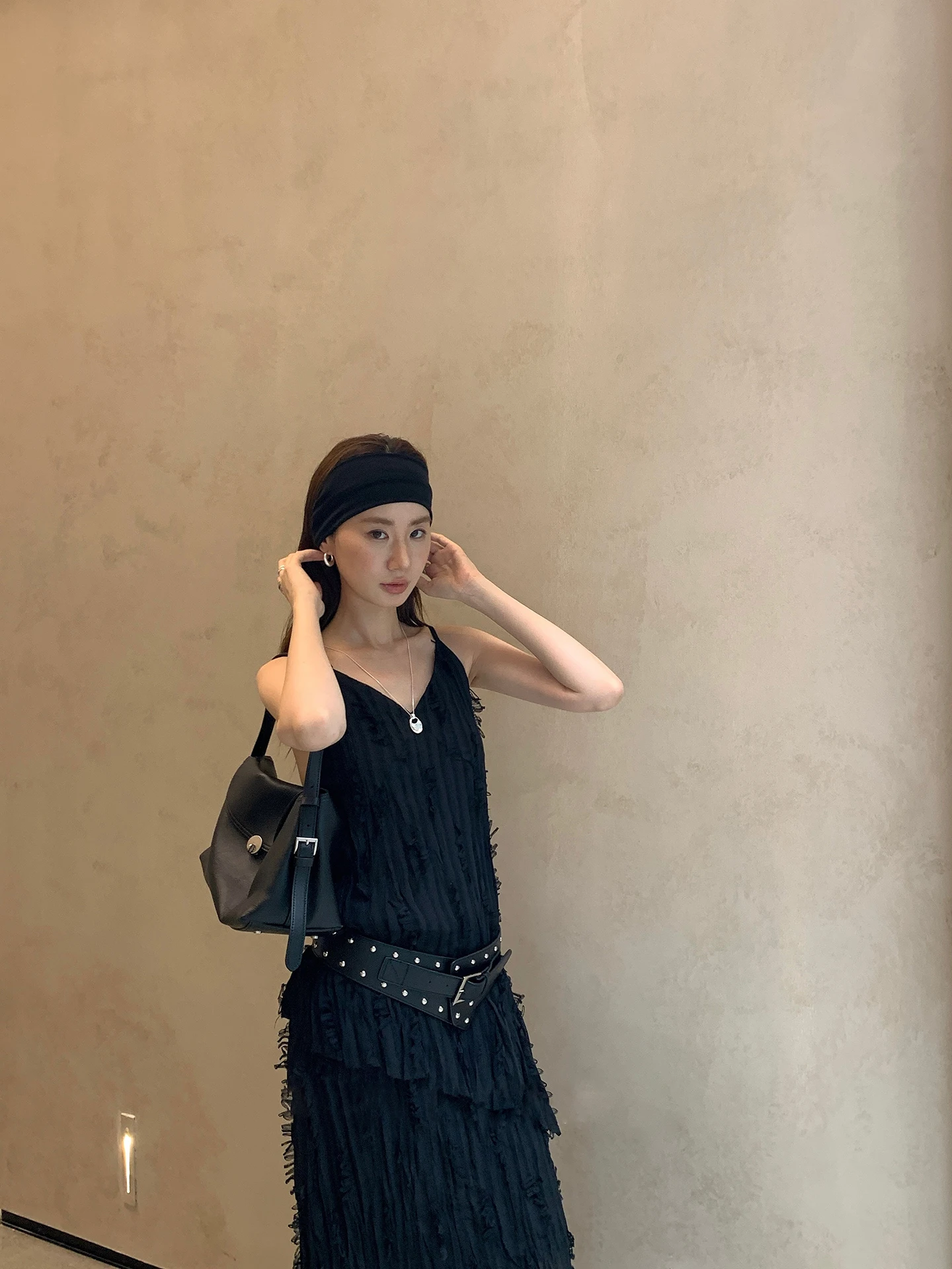 

Женский летний топ TCCW Design с асимметричными бретелями, новинка, эффектный дизайн, стройнящий силуэт, из тонкого полиэстера