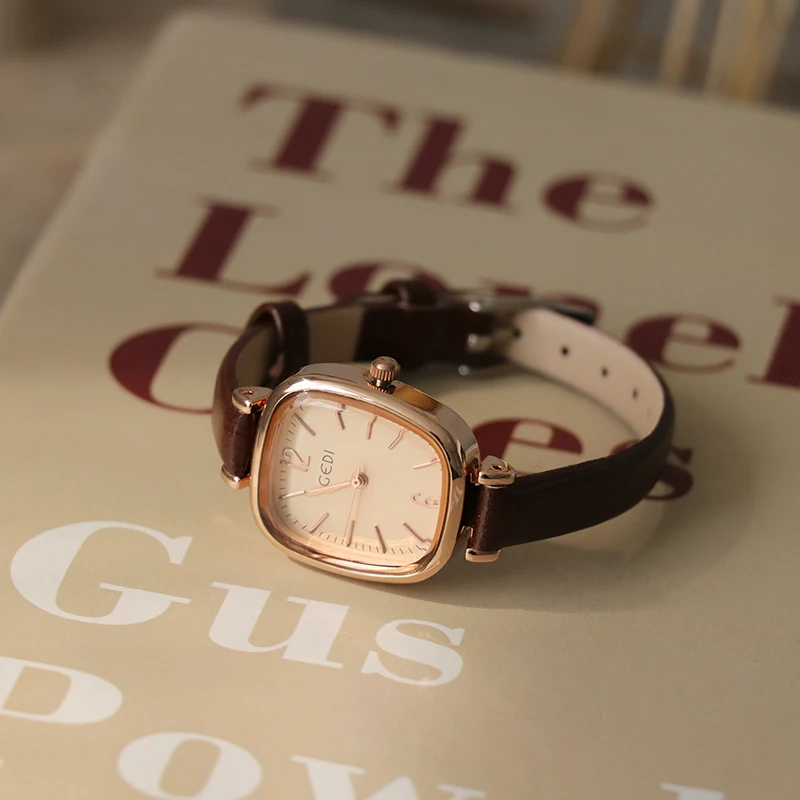 

Women'S WristwatchStudent StyleLight LuxuryArtisticSimple And RetroSquare Dial, Leather Strap, High-End Selection, Ladies' Gift.