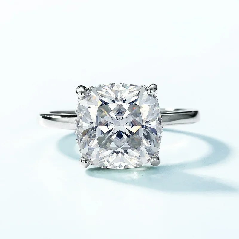 Pigeon ไข่ไขมัน Square Brilliant Moissanite แหวนผู้หญิง 18K Gold ฝังสีเด็กหิน PT950 Platinum งานแต่งงานแหวน