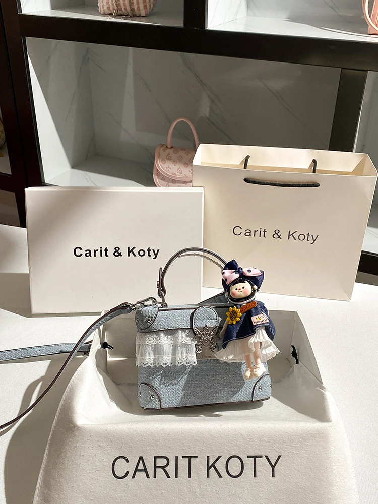 

Cute and Luxury Makeup Bag with Charming Decoration and Pendant Girl Stylish and Versatile Handheld Crossbody Bag for Dating