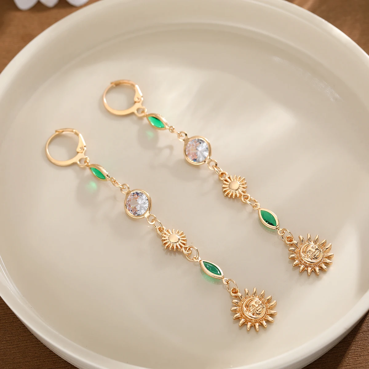Retro Sun Face Two-Tone Artificial Gemstone Long-Drop Ladies' Earrings, Suitable for Formal Events and Vacation Wear.