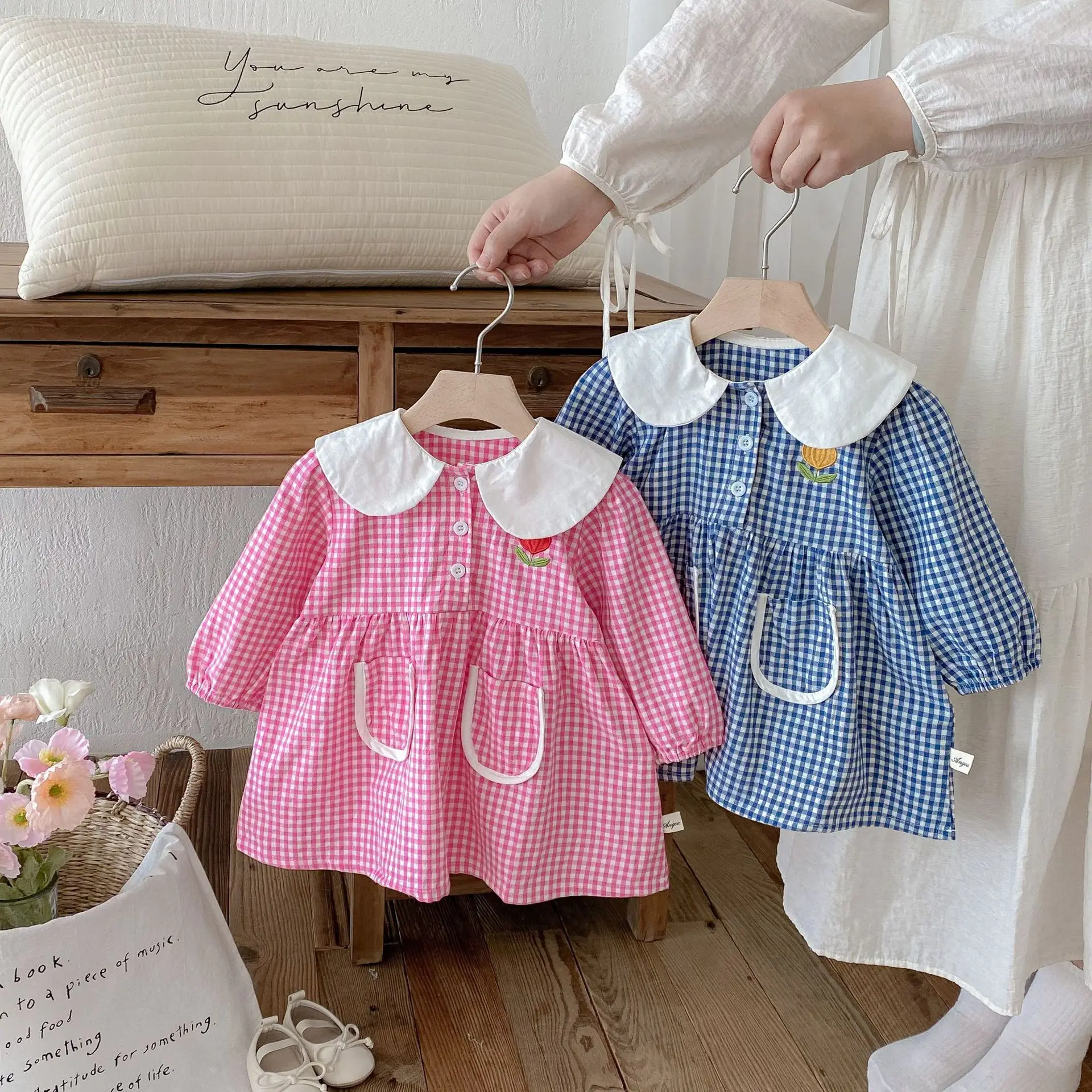 

2025 Girls Autumn Dress Korean Floral Embroidery Princess Dress Plaid Print Baby Girl Children Dress with Peter Pan Collar 1-8 Y