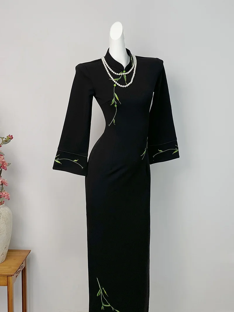 

Элегантное черное платье в китайском стиле, высококачественное, с длинным рукавом, асимметричным воротником и низким разрезом, для повседневной носки, из полиэфирного волокна.