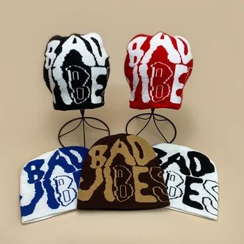 Cappelli lavorati a maglia con lettera Rap autunno e inverno bicolore Color Block New Unisex Street Warm Hip Hop versatili berretti personali di moda