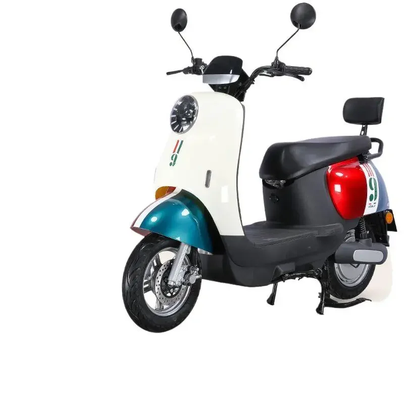 Adult commuter cars can carry people and cute and fashionable battery cars