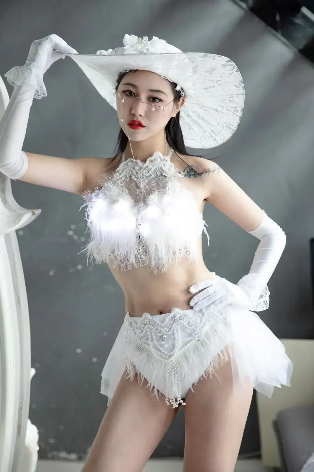 Bar Klub Nocny DJ Tancerz Tańcze na Rurze Kostium Białe Pióra Dżety LED Bikini Zestaw Impreza Klubowa Rave Pokaz Występ Ubrania