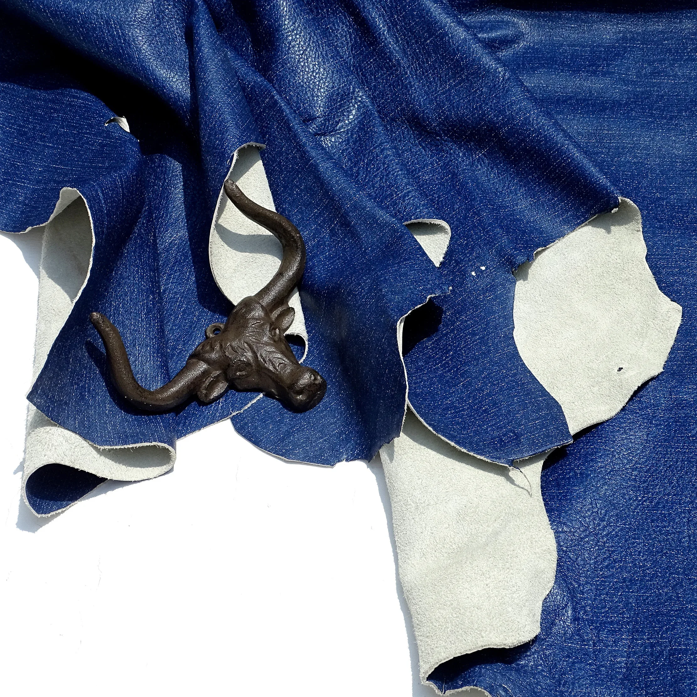 سترة من جلد الدنيم المصبوغة باللون الأبيض النيلي من طبقة أولى من جلد البقر ستورم نايت