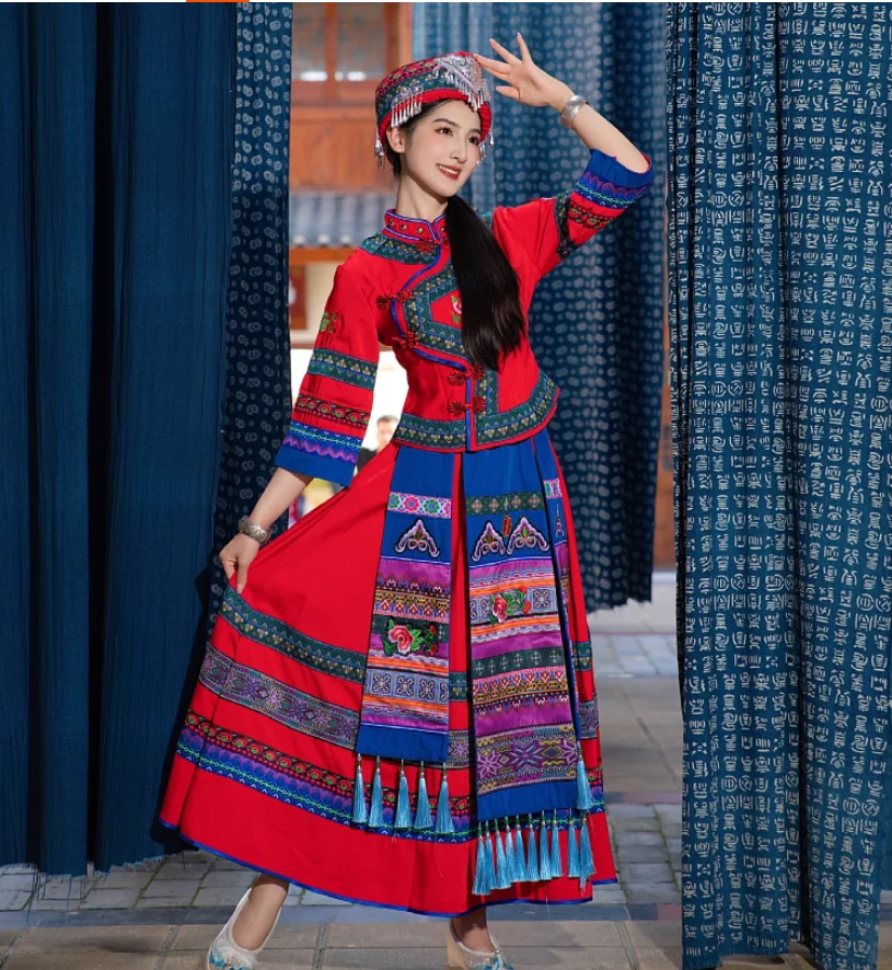 chinese-folk-ethnic-dance-performance-costumes-embroidered-with-distinctive-cultural-life-costumes
