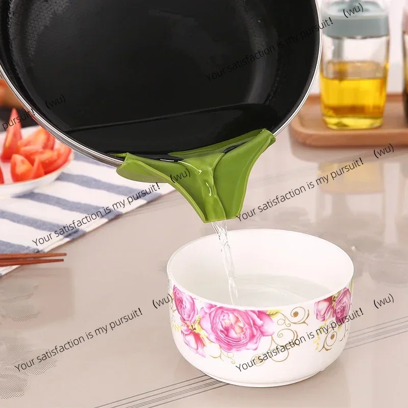 1 قطعة قمع المضادة للانسكاب سيليكون الانزلاق على صب الحساء صنبور قمع للأواني المقالي والأطباق والجرار أداة المطبخ دروبشيب