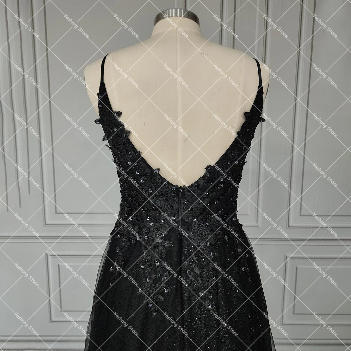 Vestido de novia negro con tirantes finos, tul brillante, cuentas, personalizado, gótico, Halloween, escote en V bajo, sin espalda