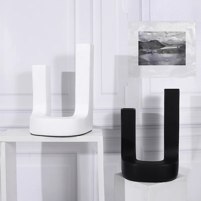 Modern Minimalist Black and White Creative Resin Floral Arrangement Decorative Piece Showroom Dining Table Hallway Vase Ornament
