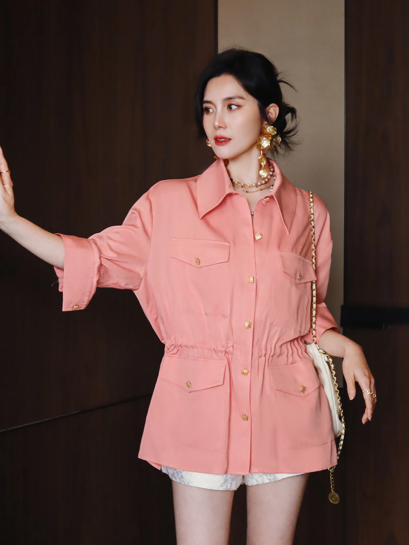 

Новая повседневная свободная атласная куртка-жакет для женщин в розово-оранжевых тонах с отложным воротником и эффектом осветления кожи