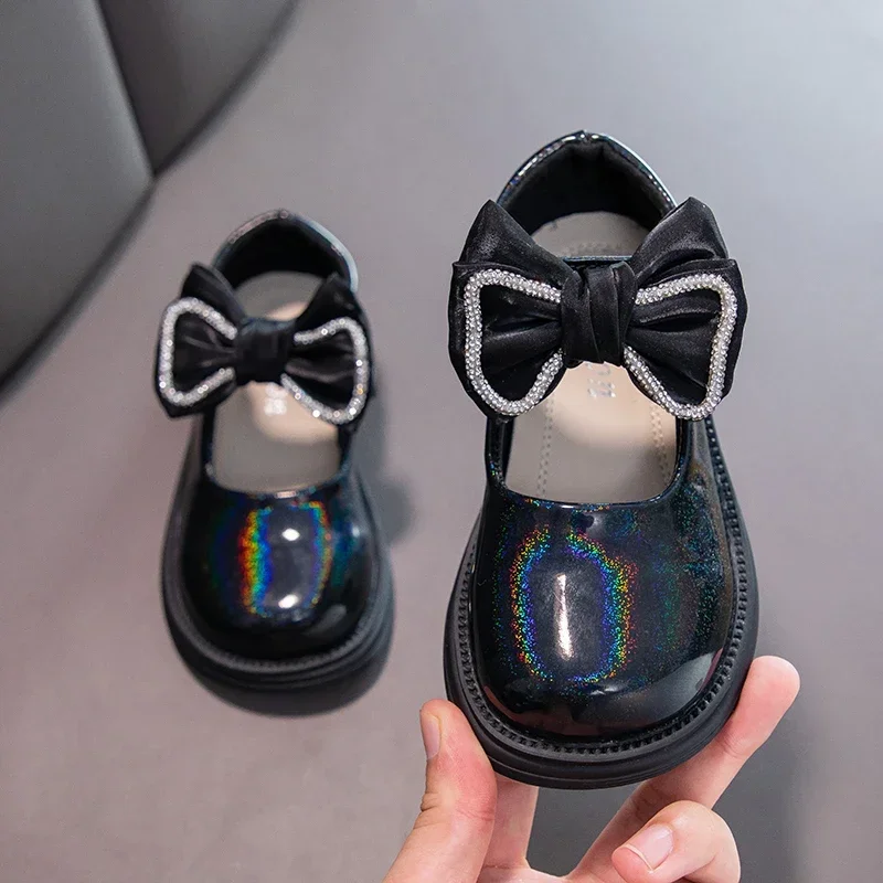 Kids Flats Glossy Elegant Girls Performance Shoes with Cute Bow 2024 Brand New Children Princess Shoes Round Toe Temperament