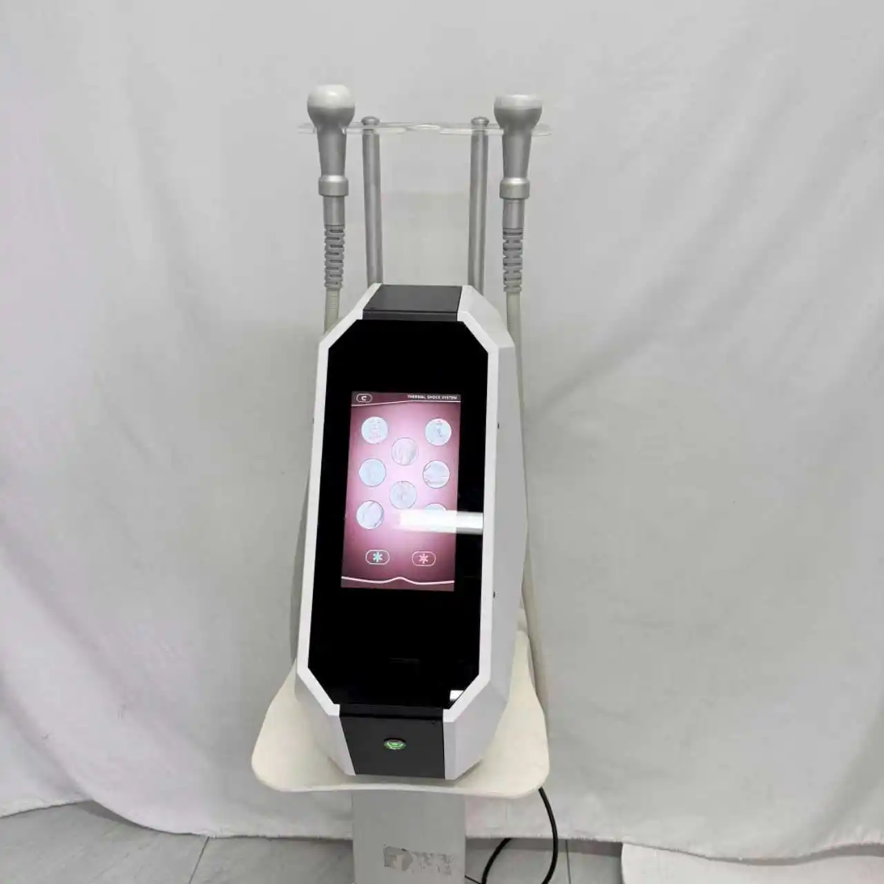 EMS التكنولوجيا الجديدة المحمولة البرد صدمة آلة التخسيس الوجه الجسم البرد جهاز تبريد الجلد المهنية $ صدمة الجلد بارد