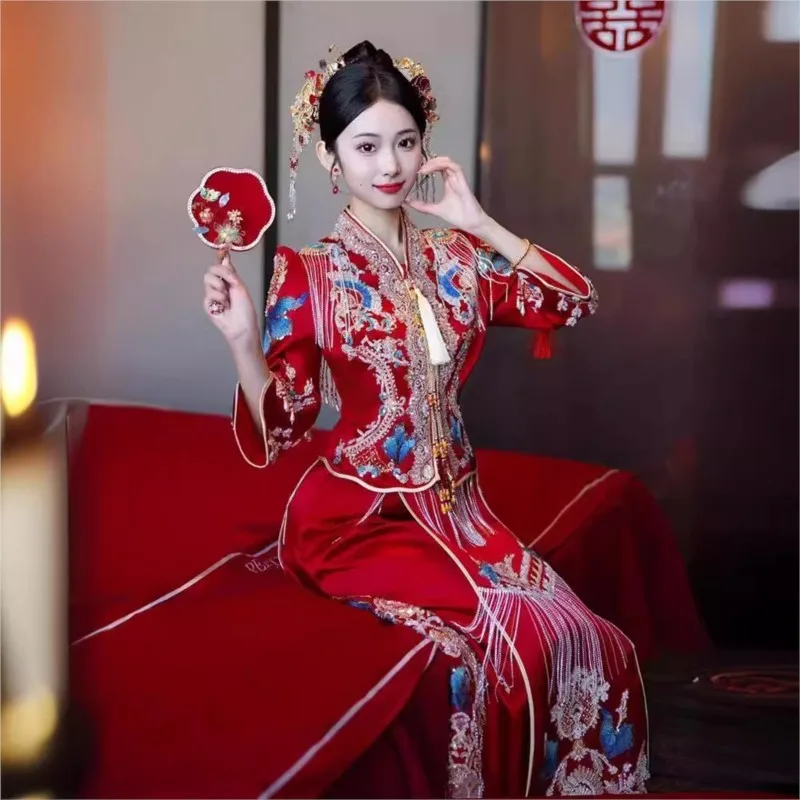 

A new style of small-sized Chinese-style wedding toasting