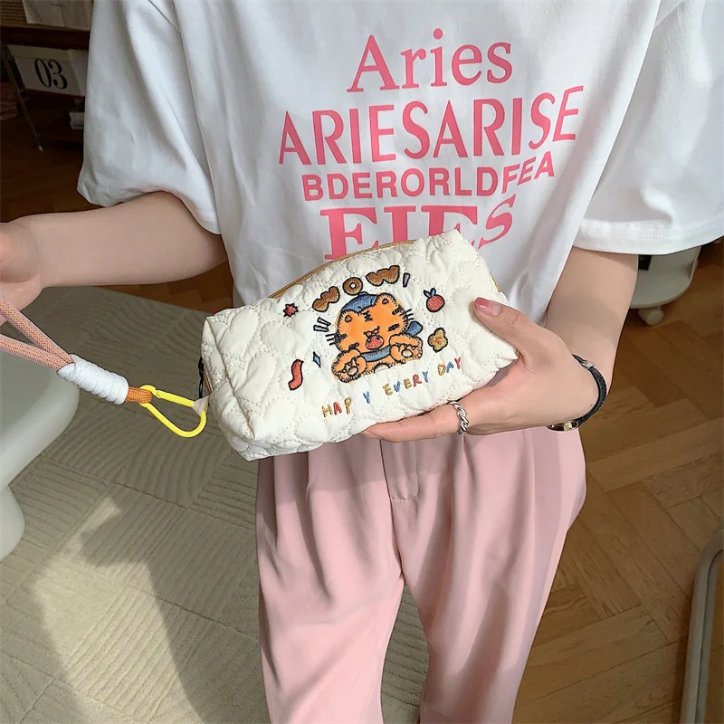 Высококачественный материал, простая сумка-карандаш, изысканное качество изготовления, мультяшная сумка-карандаш, милый узор, свежий пенал с вышивкой и принтом