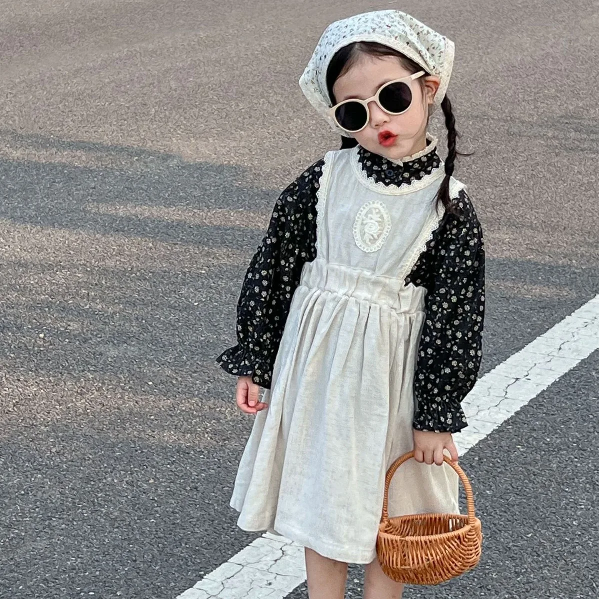 

Girl Dress Autumn New 2024 Retro Lace Strap Skirt Long Sleeves Lace Floral Fragments Shirt Casual Simple Fashion Sweet Korean