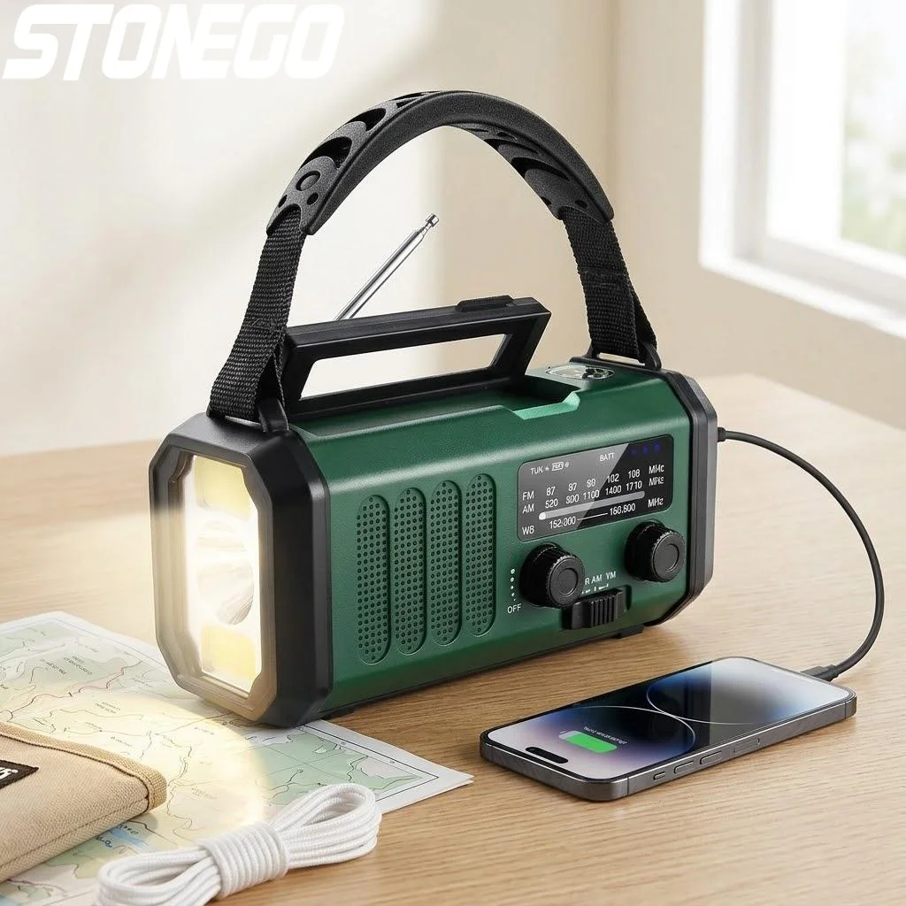 

Портативный солнечный повербанк 10000 мАч с AM/FM-радио, USB-C зарядкой, фонариком, оповещением о погоде и функцией SOS для экстренных ситуаций на природе