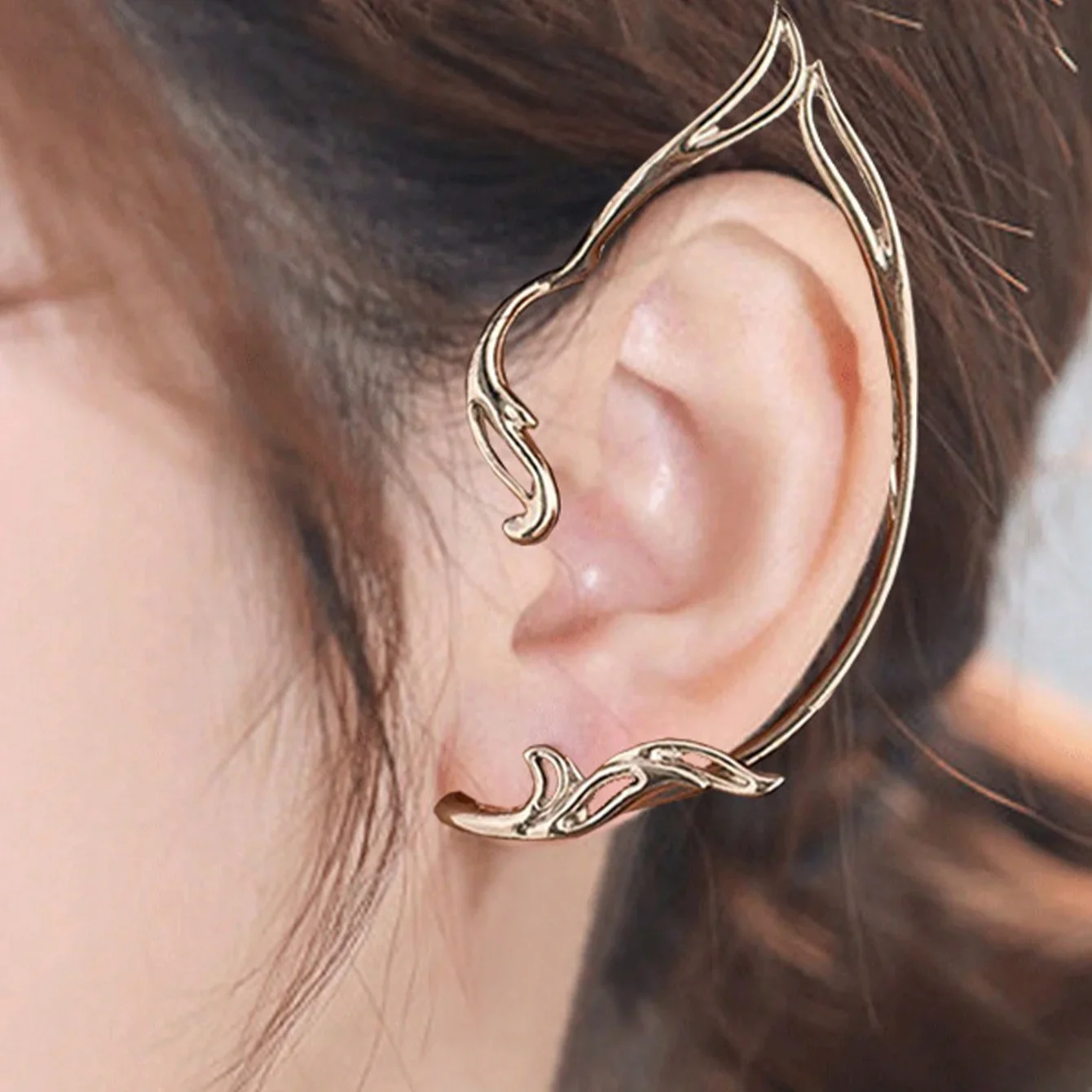 2 Pieces of Women's Simple Geometric Incision Cat Ear Contour Clip Earrings Non Perforated Earplugs