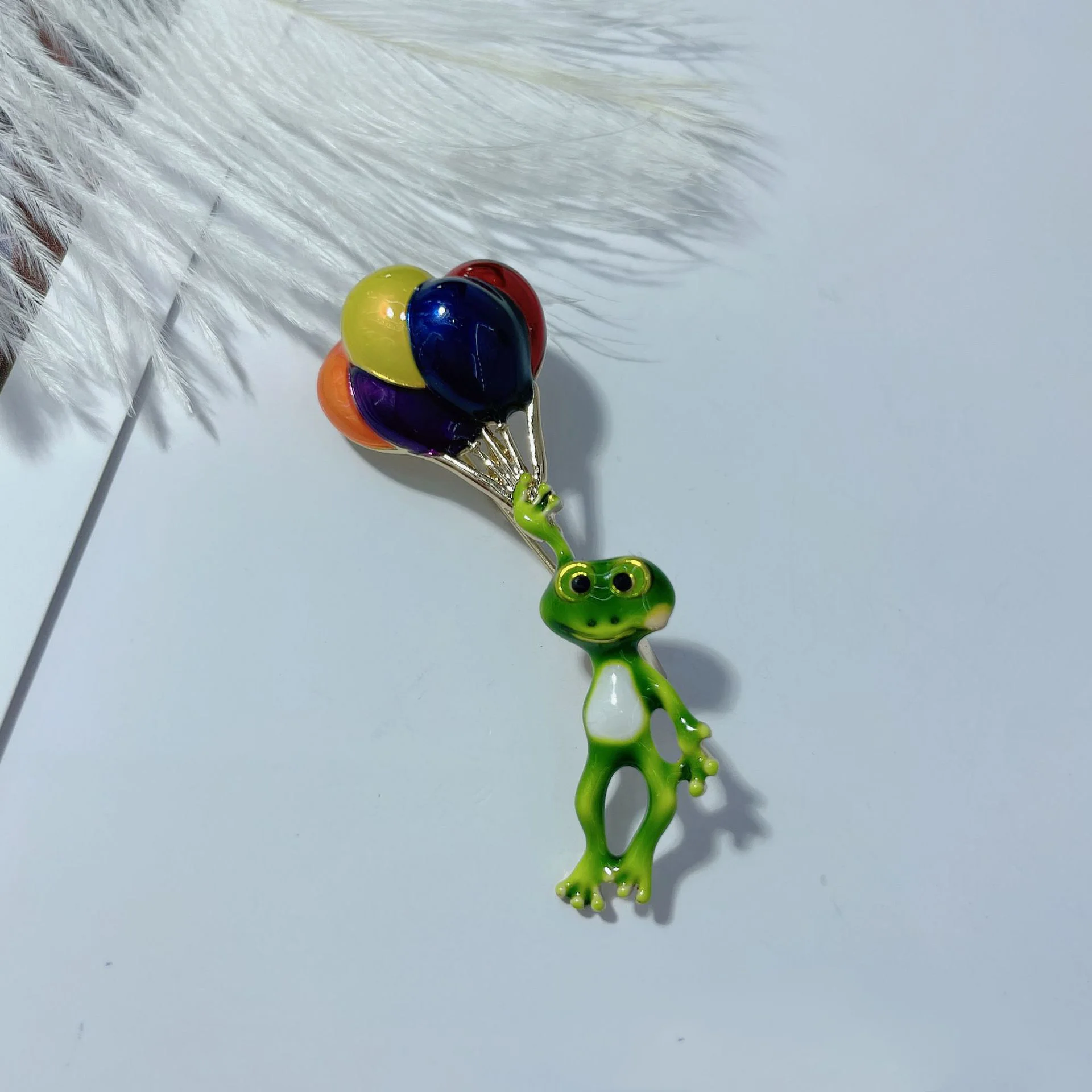 Vivid Frog Holding Colorful Balloon Cycling Frog Brooches Cute Green Small Animal Brooch Pins Party Accessories Gift For Kids