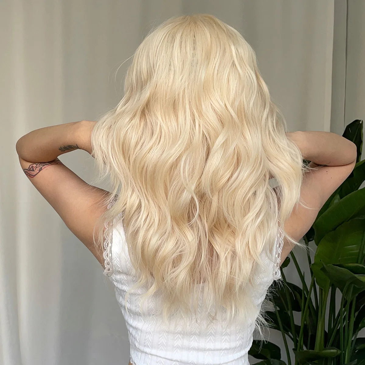 HAIRCUBE Platinum Ash syntetyczne blond peruki długie faliste włosy z Bangs peruki dla kobiet codziennie Lolita żaroodporne naturalne peruki