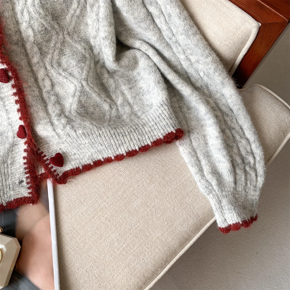 Giacca da donna in maglione caldo ispessito con bottoni d'amore stile delicato con risvolto francese grigio da donna Top cardigan allentato in maglione autunnale e invernale