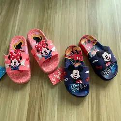 Zapatillas de playa con estampado de dibujos animados para niños, chanclas de Mickey y Minnie Mouse, sandalias suaves para interiores, zapatos bonitos de verano, 26-35