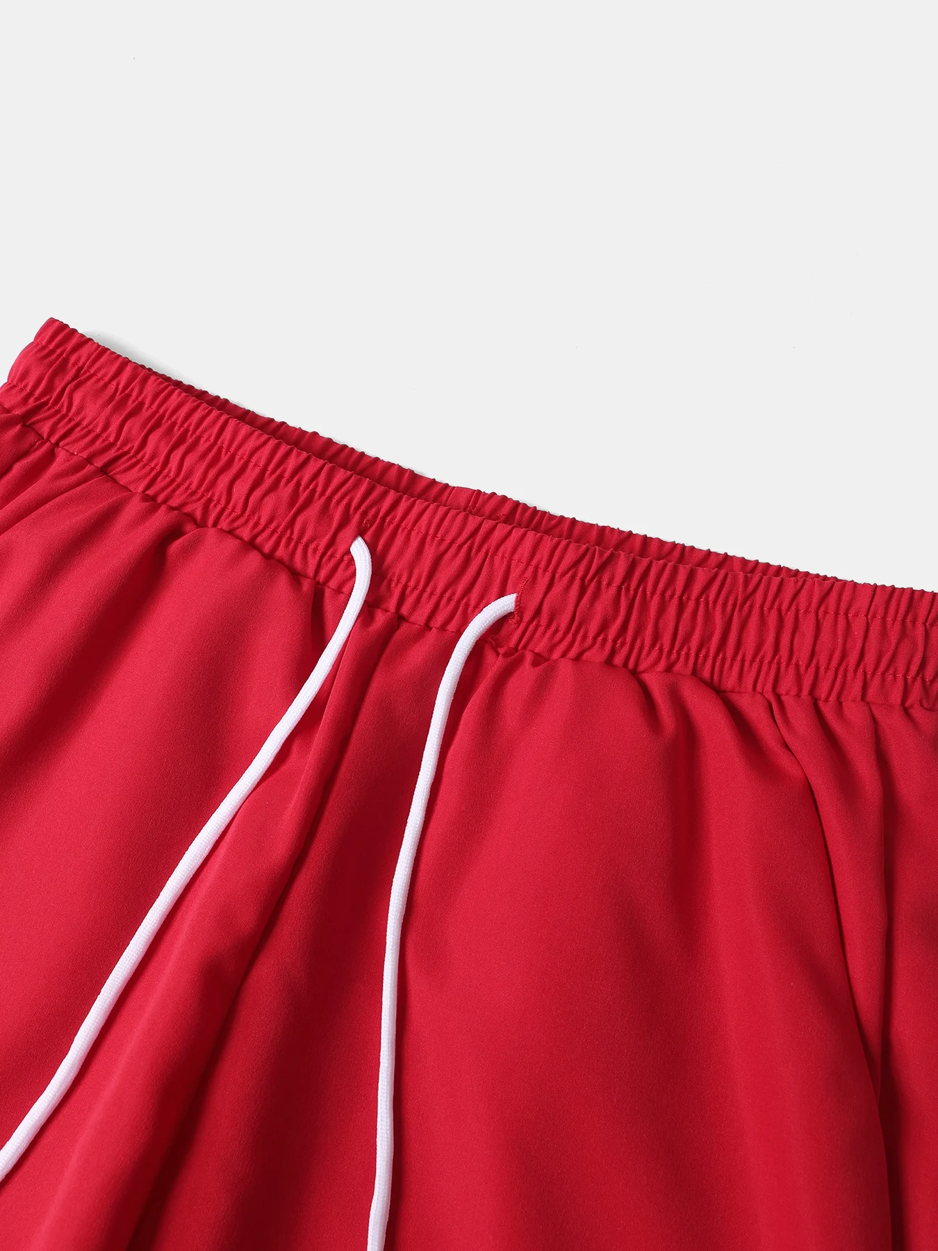 عبوتان، قميص رجالي بأكمام قصيرة وأزرار سفلية مع طية صدر السترة ونمط مطبوع، مقترن بنطال برباط، عصري، كاجوال