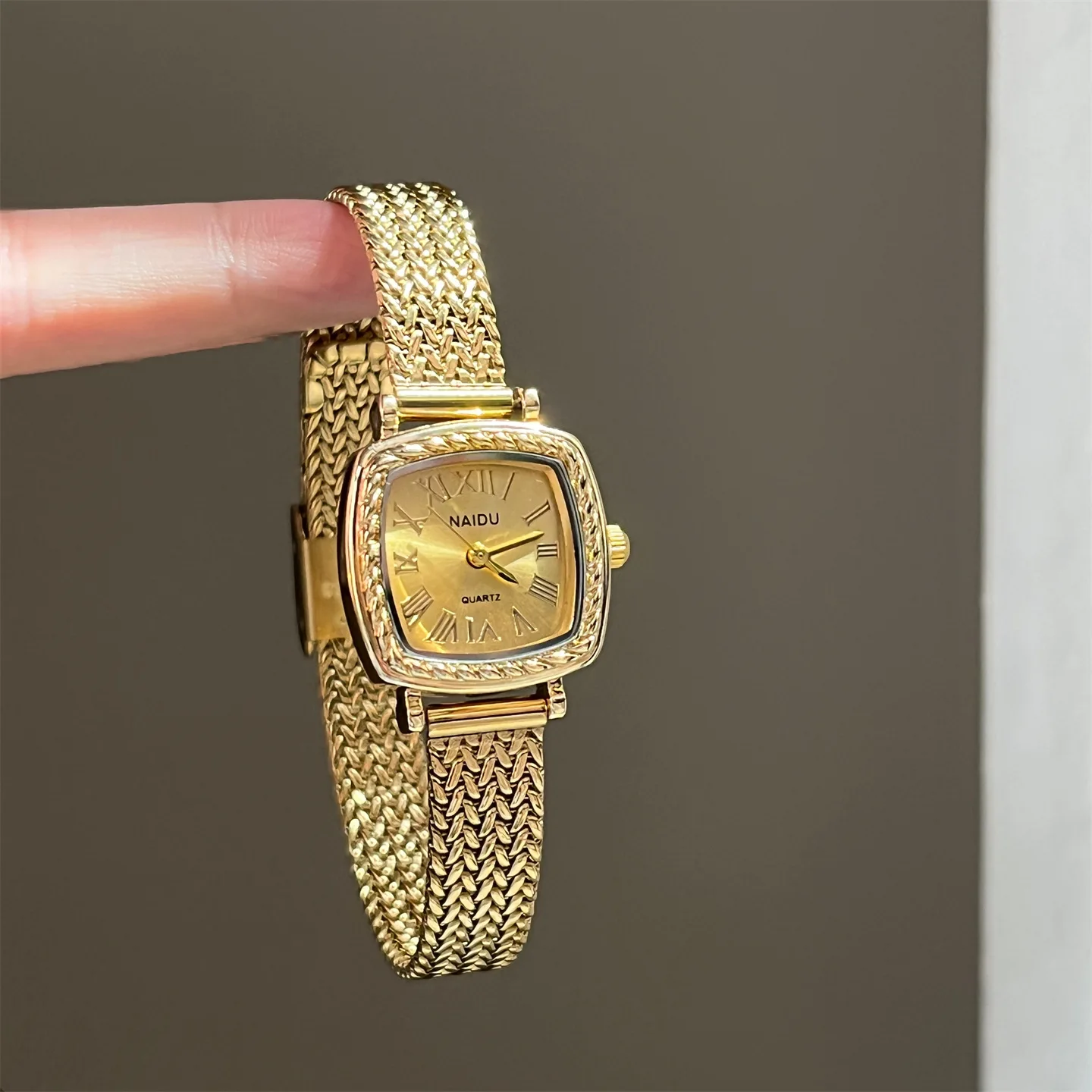 Vintage style women's watch, small square wheat ear mesh strap, small gold watch, fashionable fashion watch, women's gift.