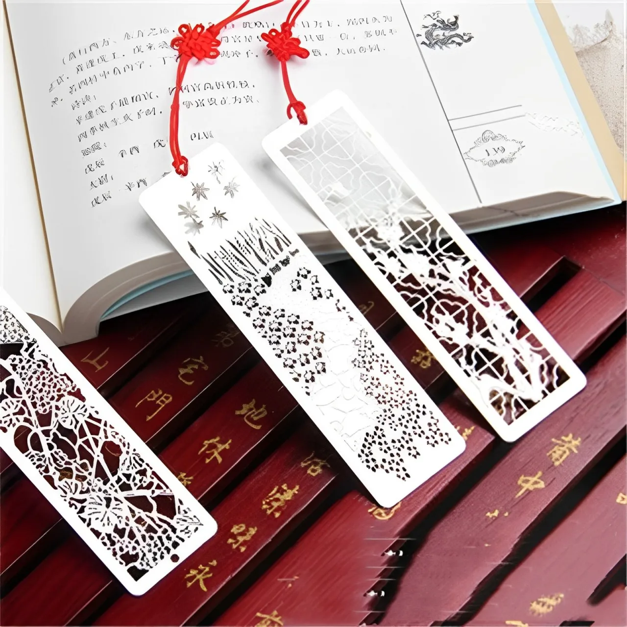 Metal Hollow Bookmarks Chinese Style Red Knot Creative Book Clip Stainless Steel Pagination Mark Calligraphy Painting Kids Gift