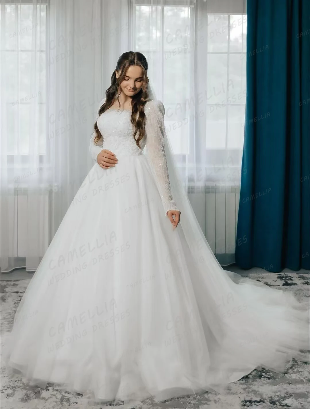 ชุดแต่งงานลูกไม้ทรงเอไลน์ แขนยาว คอวี ผ้าทูลล์ ชายกระโปรงยาวแบบสวีปเทรน สำหรับผู้หญิง ดีไซน์เซ็กซี่  รับตัดตามสั่ง