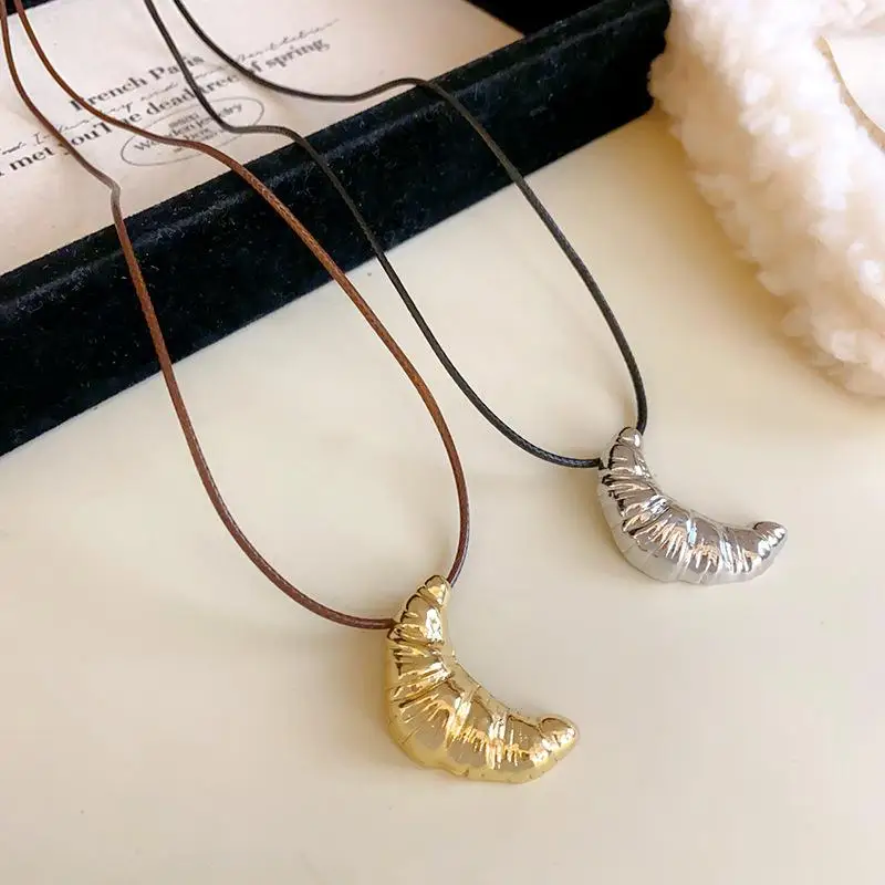 Vintage Croissant Pendant Necklace for Women Girls Adjustable Rope Sweater Necklace New Fashion Romantic Aesthetic Jewelry Gifts