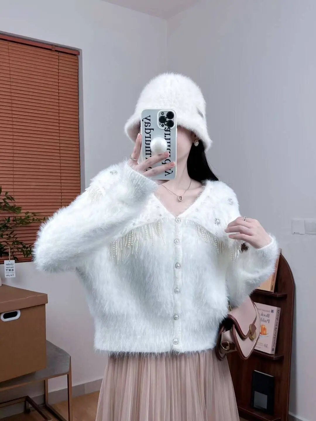 

Мягкий норковый кашемировый свитер для женщин, милый пушистый вязаный кардиган, модные свободные джемперы с бриллиантовыми бусинами, осенне-зимние топы F371