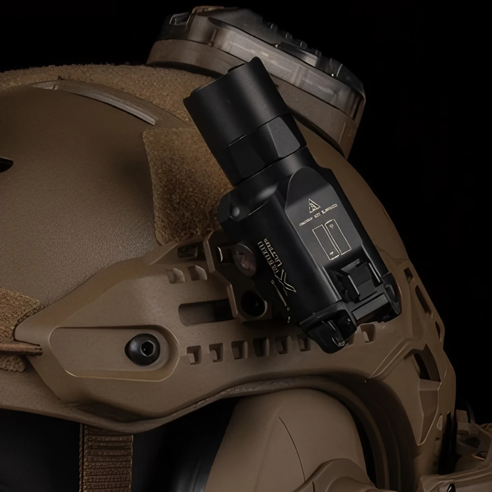 Adattatore per binario laterale per casco Rotazione regolabile a 360 gradi Supporto per torcia per binario per casco in nylon per M-LOK